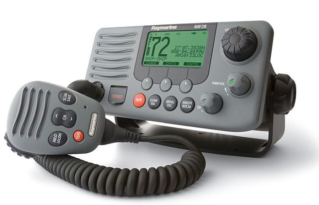 Raymarine ray218e VHF radio