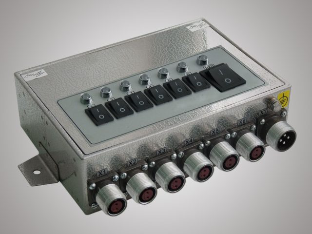 Коммутатор сигнально-отличительных фонарей КСОФ-900-06-1Щ
